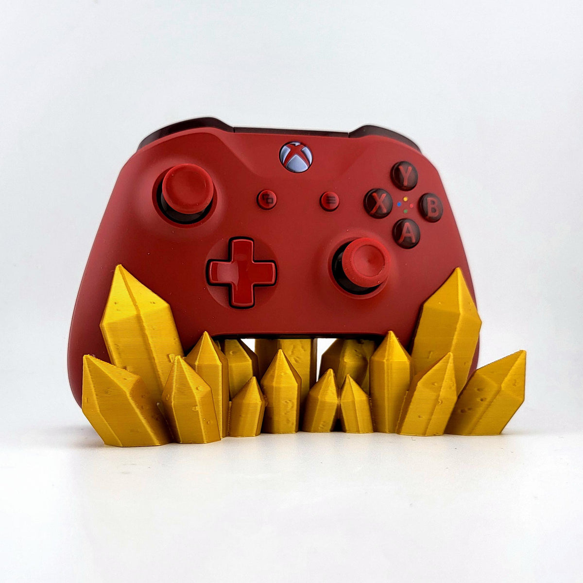 Gold crystal cluster stand from the front, with a red Xbox controller