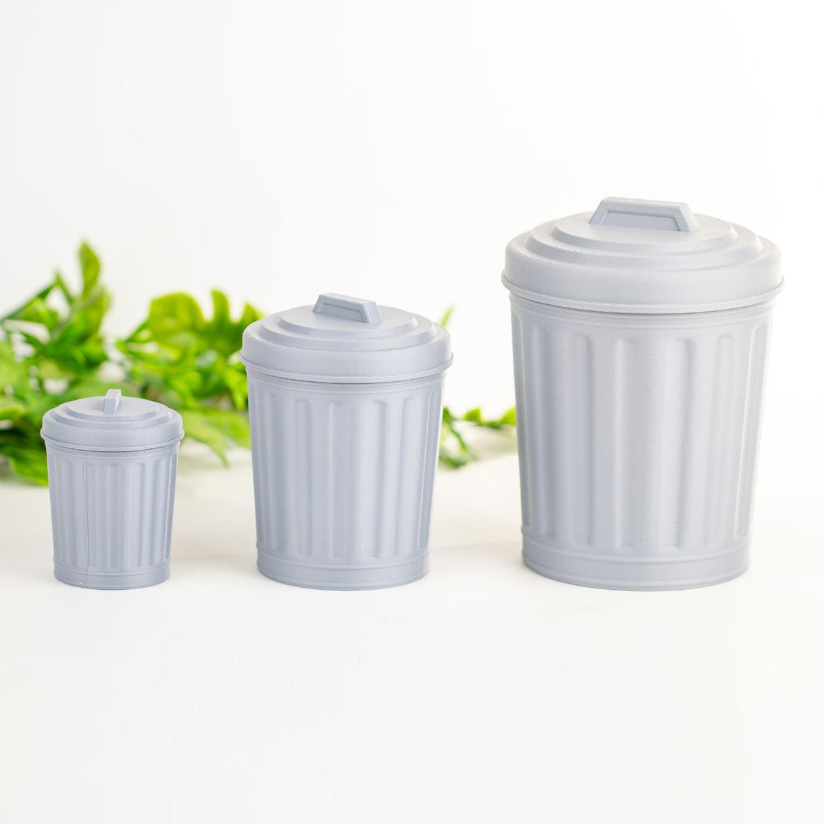 Mini dustbins in three sizes