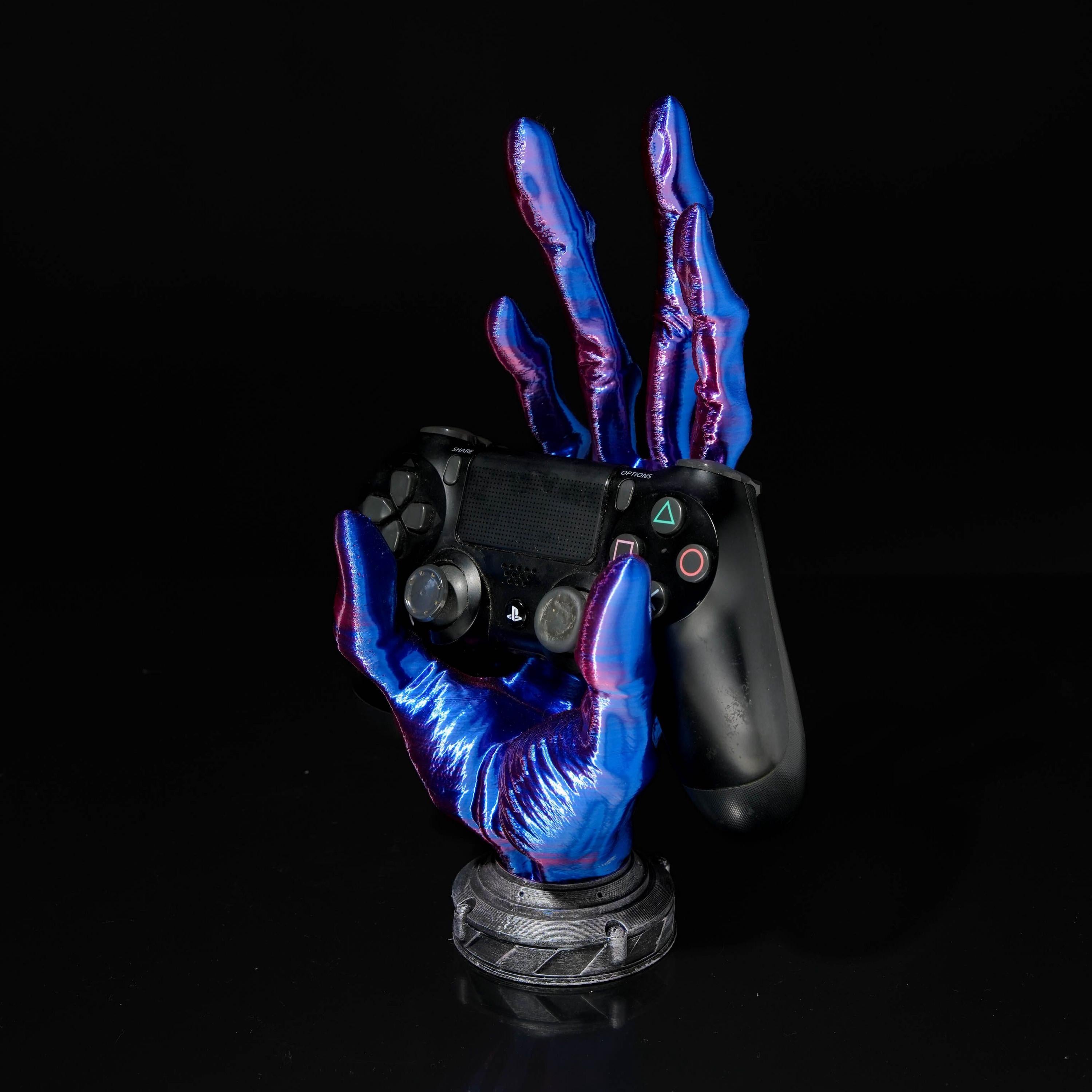 Creepy Hand Controller Stand – Iridescent Blue/Purple Chameleon Gamer Desk Decor