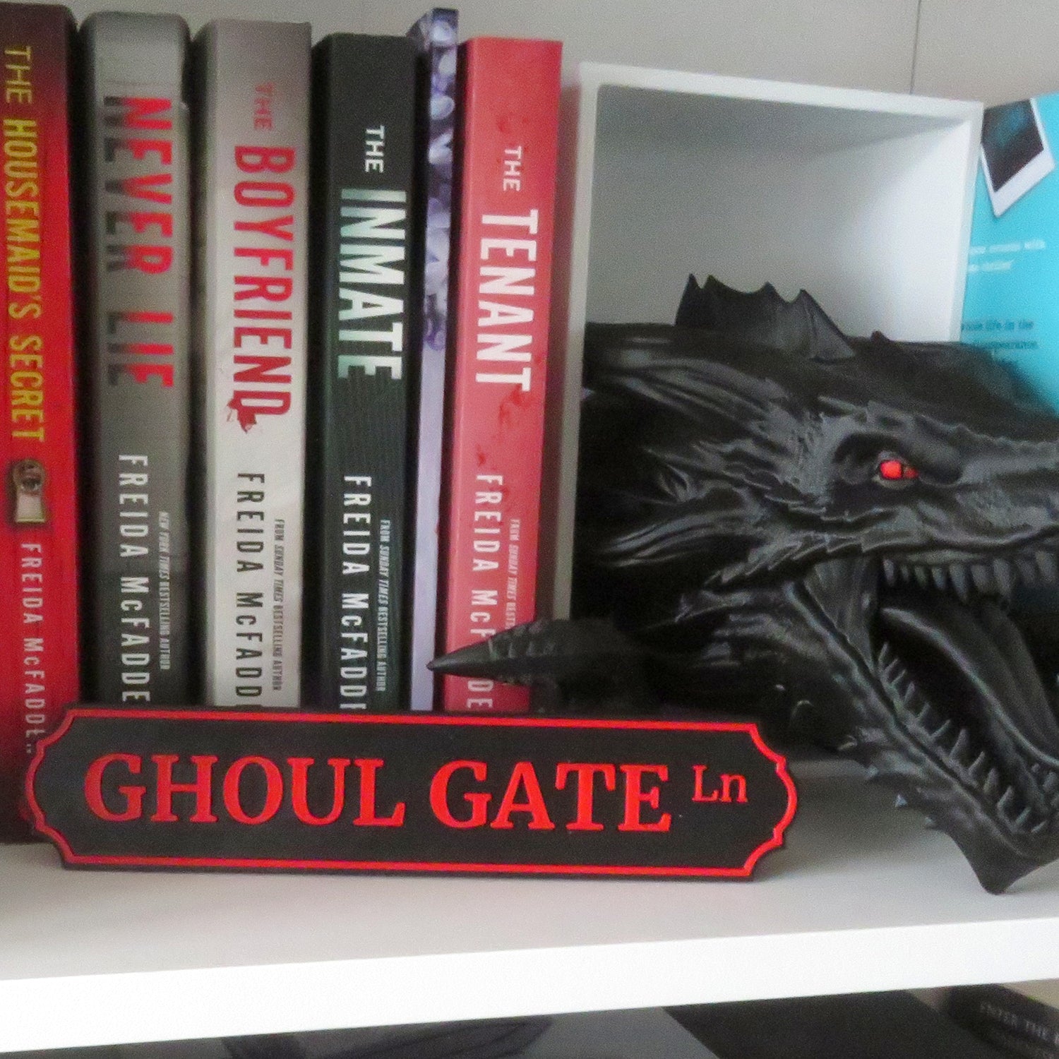 Personalized Book Decor for Readers
