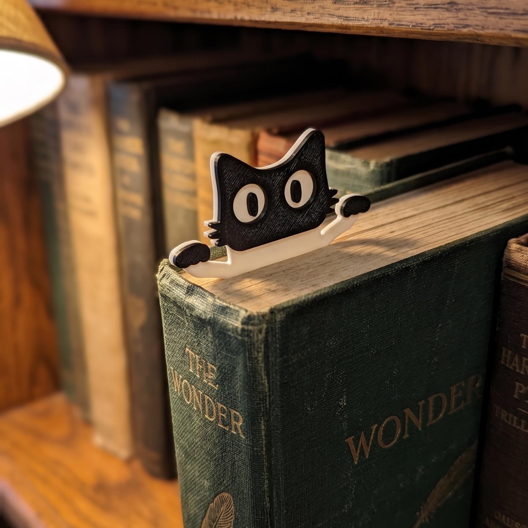 3D Printed Peeping Cat Bookmark - Cute Black and White Kitty Page Holder - Minimalist Bookish Gift for Cat Lovers